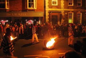 800px-Lewes_Bonfire,_burning_tar_barrels.jpg