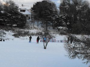 2010_1201housesnowadvent0006.JPG