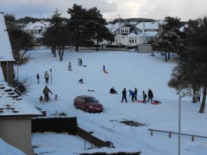 2010_1201housesnowadvent0004.JPG