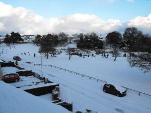 2010_1201housesnowadvent0003.JPG