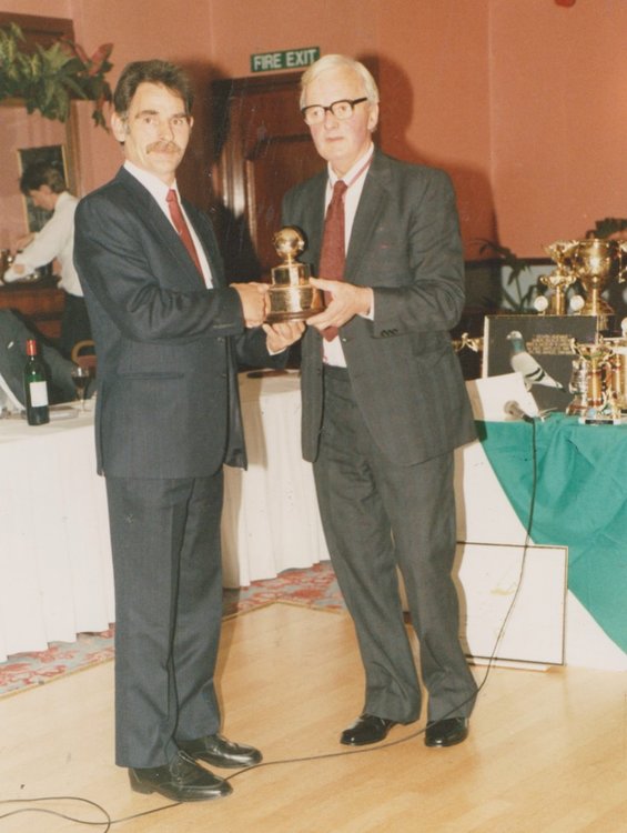Jock Duthie  receiving the Gold Globe see text.jpg