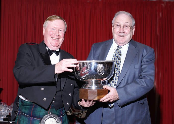 Len Downie of Errol with his trophy for 1st C 3rd open Falaise 2005.jpg